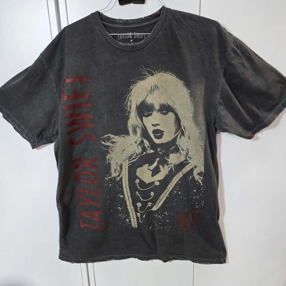 Taylor Swift Red Taylor's Version T-Shirt Size M Oversized